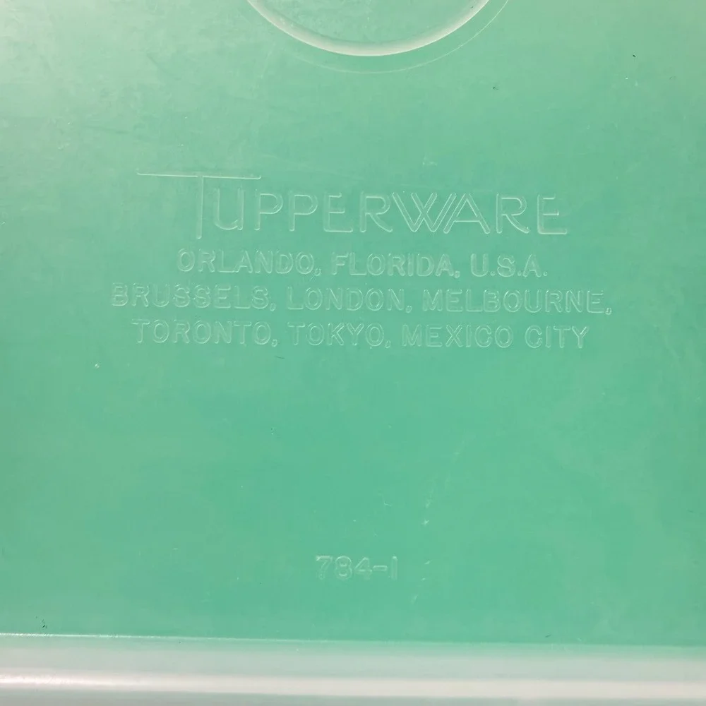 TUPPERWARE Vintage Jadeite Green Vegetable Crisper 784-1 Rectangular Lid Grid